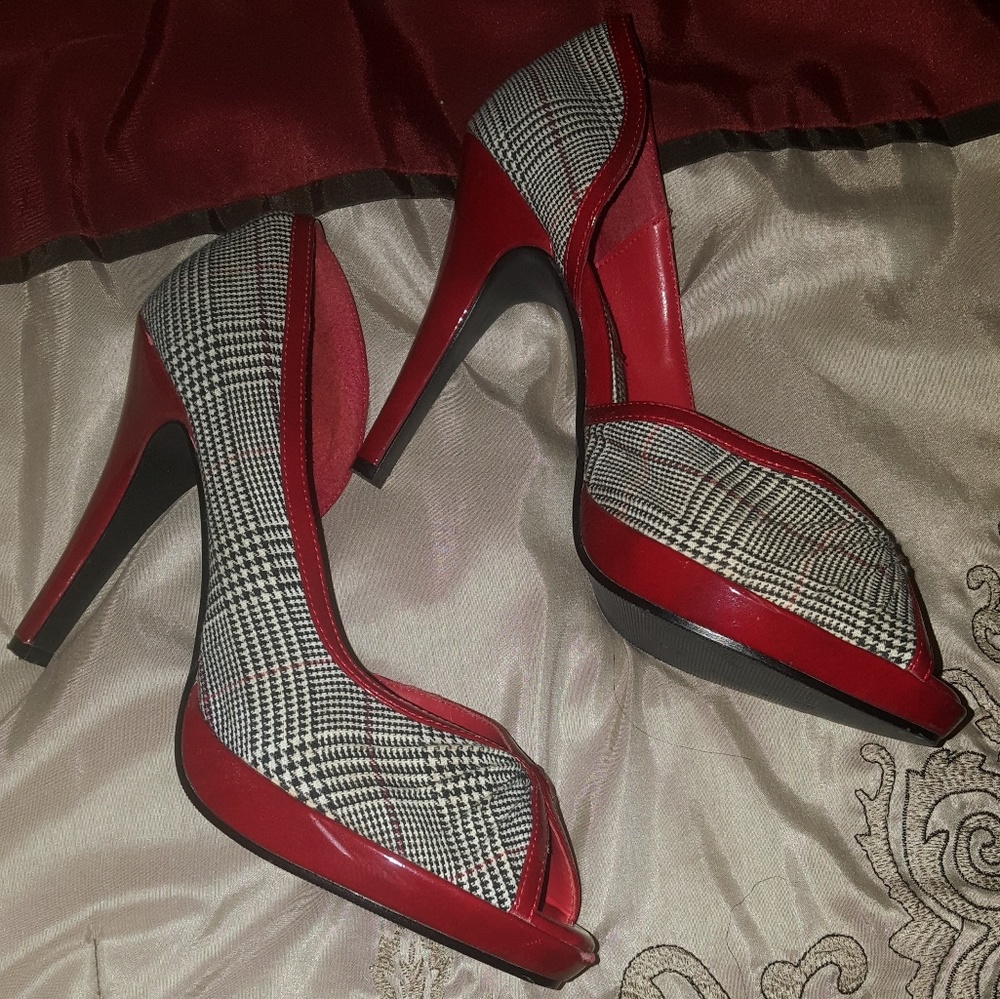 Shoes - Picture 2 of 3